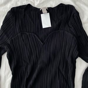 NWT H&M Black Sweetheart Neck Long Sleeve Crinkle Top
